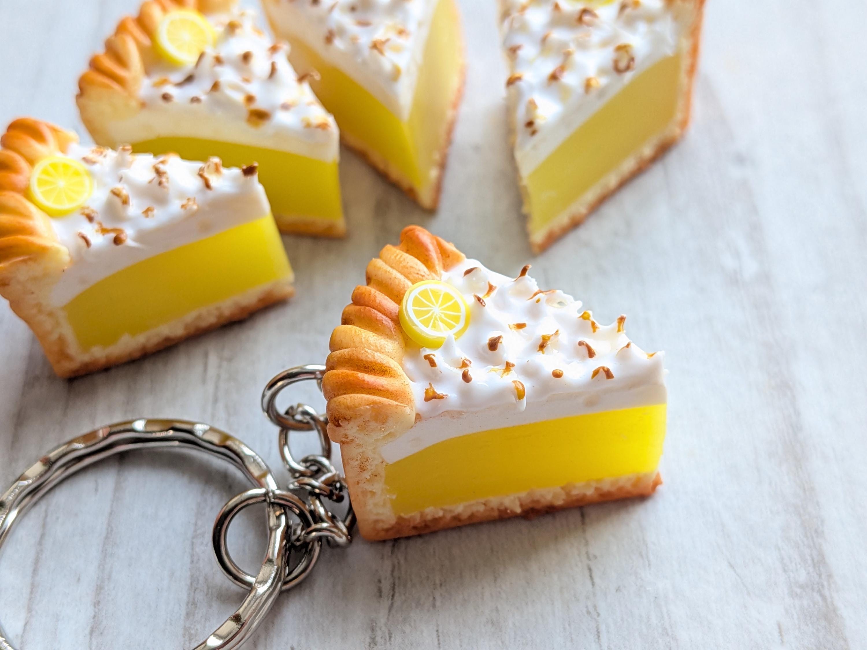 QIIIMSLSS Elegante portachiavi con ciondolo a forma di torta, accessorio alla moda, pratico portachiavi, decorazione per borse e chiavi