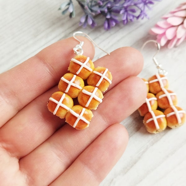 Boucles d’oreilles Hot Cross Buns, Bijoux alimentaires en argile, Boucles d’oreilles alimentaires, Léger, Bijoux de Pâques, Cadeau pour elle, Cadeau pour sœur, Cadeau pour maman