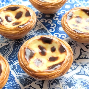 Pastel de Nata Magnet, Fridge Magnet - Miniature Food - Kawaii Charms - Polymer Clay Charms - Food Accessories - Gift - Portugal