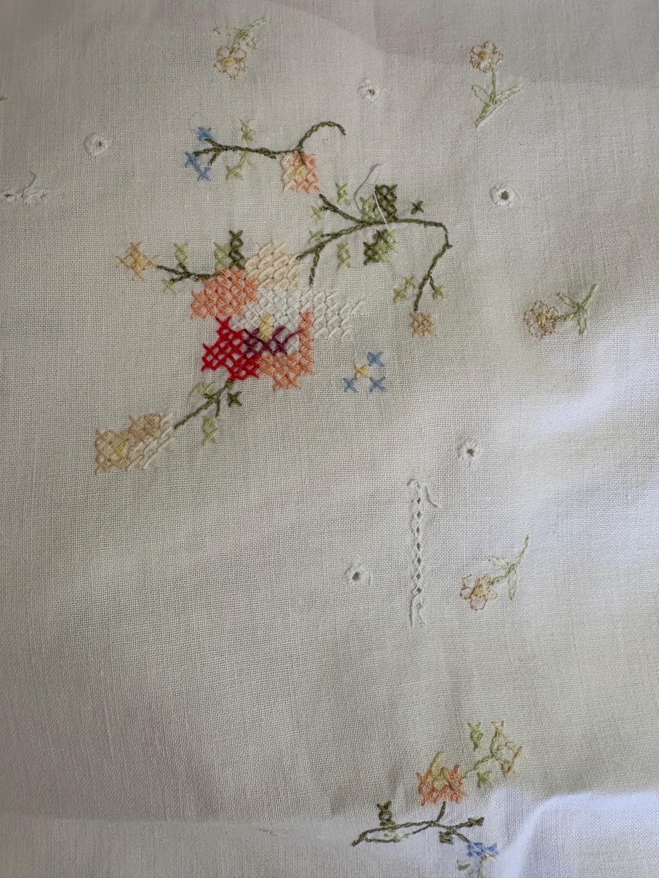 ヴィンテージの手刺繍コットンテーブルクロス - Etsy 日本