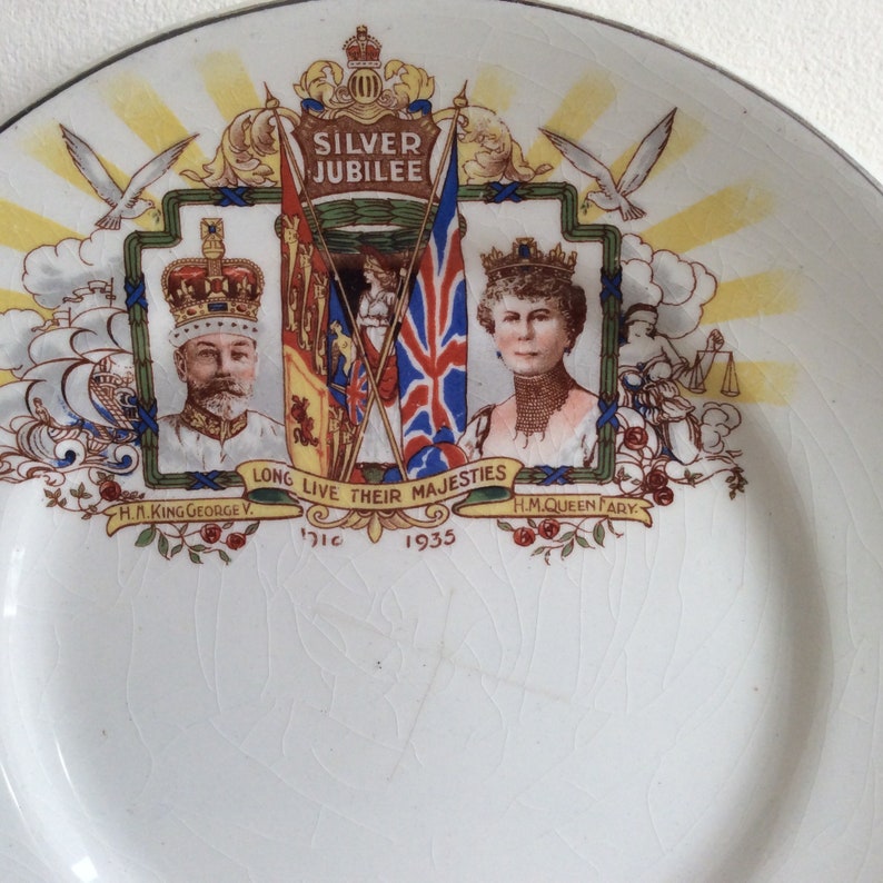 Vintage 1935 Pair of King V and Queen Mary Silver Jubilee Plates