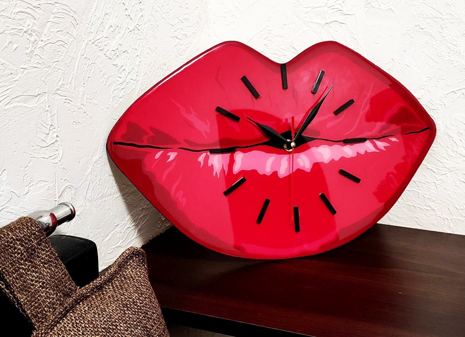 Red Lips Wall Clock: Epoxy Resin Beauty Salon Decor - Etsy