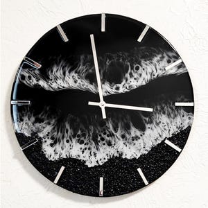 Relógio de parede epóxi com tema de oceano negro, arte de paisagem marinha, decoração de parede marinha, loja ucraniana, pintura de praia epóxi, arte de resina marinha, arte de resina oceânica, 16&quot;