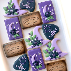 Halloween Spirits (12 cookies)