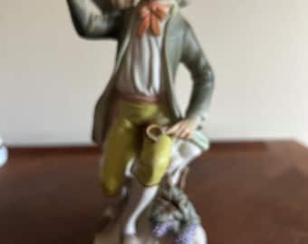 Homco Junge Korb voller Trauben Porzellanfigur