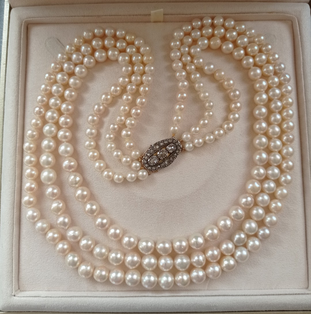 Graduated Triple Standard Cultured Saltwater Pearl Necklace - Etsy