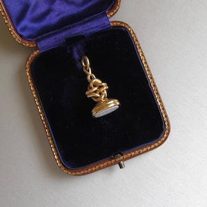 Victorian Seal Love Knot Fob or Pendant - 14K Gold - Agate Carved Intaglio – Music - Melody