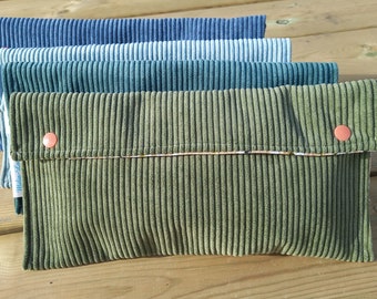 Pretty flap pouch in khaki corduroy and beige cotton fabric with floral patterns. Milia-Loka Biarritz.