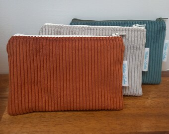 Jolies petites pochettes en velours côtelé et coton. Milia-Loka Biarritz.