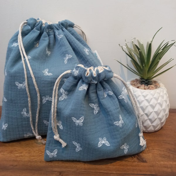 Jolis sacs/ bourses/ pochettes en gaze de coton bleu motifs papillons blancs.. Milia-Loka Biarritz.