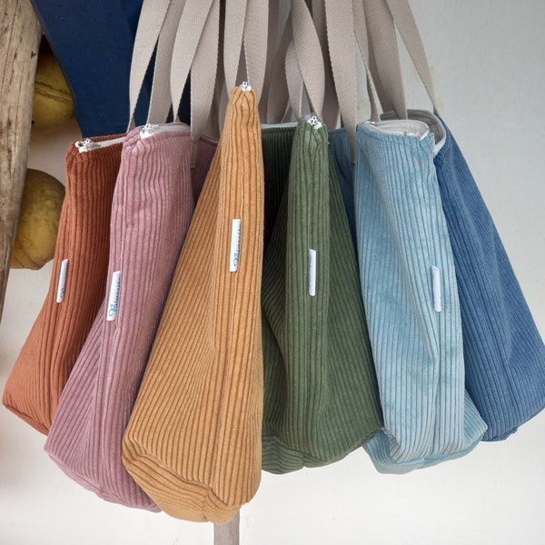 Jolis tote bags avec zip en velours côtelé et coton. Milia-Loka Biarritz.