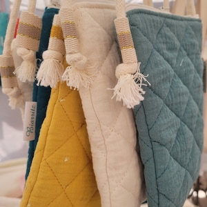 Mini sacs bandoulière en gaze de coton matelassé. Milia-Loka Biarritz.