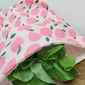 Sac à salade imperméable motifs pommes rose.