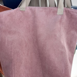 Jolis tote bags avec zip en velours côtelé et coton. Milia-Loka Biarritz. image 6