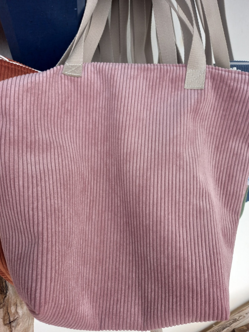 Jolis tote bags avec zip en velours côtelé et coton. Milia-Loka Biarritz. image 6