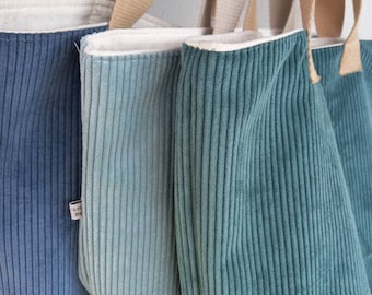 Pretty tote bags in corduroy and cotton.