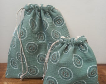 Jolis sacs/ bourses/ pochettes en gaze de coton vert amande et motifs ethniques. Milia-Loka Biarritz.