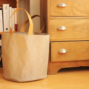 Large Basket made from washable and reusable paper in Grey. Vegan Leather bags as Laundry basket, Beach bag, Picnic Bag & Shopping Bag