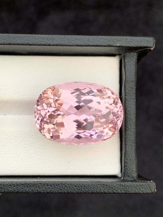 Kunzite Gemstone, Pink Color Kunzite Gemstone, Oval Cut, Flawless clarity,  Use For Jewelry Making, 38.40 CT