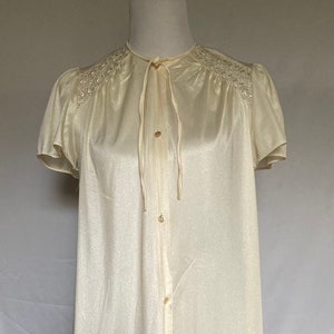 Vintage stijl nachtjapon, vintage lingerie, ivoor nachtjapon, vintage nachtjapon, maat groot, pyjama's, crème nachtkleding, loungewear
