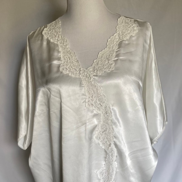 White Silk Nightgown, Vintage Nightgown, Linda Sleepwear, Bridal Lingerie, Vintage Sleepwear, Size Small