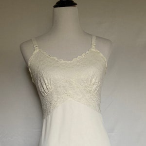 Vintage Style Slip, Vintage Lingerie, White Slip, Vintage Nightie, Size Small, Pajamas, Vintage Slip, White Sleepwear, Loungewear