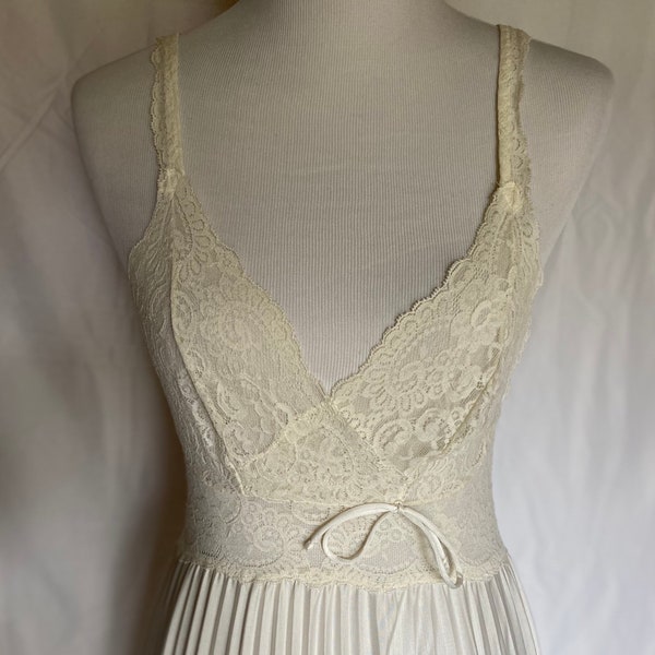 Vintage Nightgown, Olga Designer Collection Nightgown, Lace Vintage Nightgown, Vintage Intimates, Vintage Designer Sleepwear