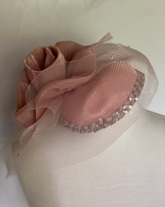 Vintage Costume Hat, Pink Pillbox, Floral Fascina… - image 5