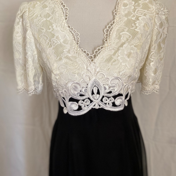 Vintage Formal Dress, Lace Dress, Black White Dress, Size Medium Gown, Formal Gown, Vintage Dress, Titanic Vintage Dress