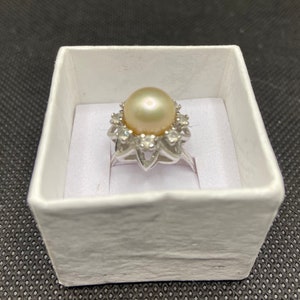 1950s Style Pearl Ring, Statement Ring, Size 9 Ring, Art Deco Jewelry, Vintage Pearl Ring, Faux Pearl Ring, Pearl Ring, Vintage Ring