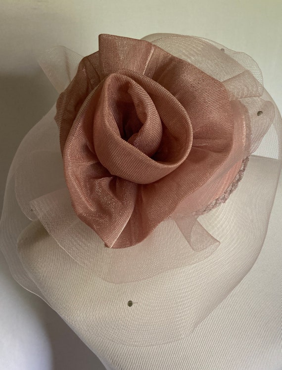 Vintage Costume Hat, Pink Pillbox, Floral Fascina… - image 3