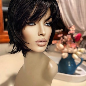 Bindi Short Wig Chic Wig Lots of Layers Medical Wig Fashion Wig Wig Rich Black Chemotherapy Alopecia Lisa Rinna Vibes