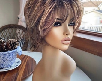 Image of Lisa Rinna short spiky bob with blunt bangs