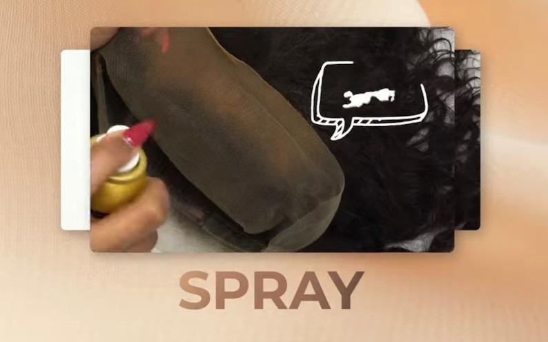K&ouml;nnte beinhalten: Eine Hand h&auml;lt eine goldene Spr&uuml;hflasche und spr&uuml;ht eine Per&uuml;cke mit einer schwarzen Spitze vorne. Die Per&uuml;cke liegt auf einer wei&szlig;en Oberfl&auml;che mit dem Wort "SPRAY" darunter.