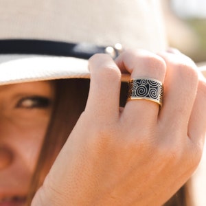Unisex Black Mist Enamel Ring - Wide Band Enamel Ring - 18k Gold Couple Band Ring - Unique Black Enamel Design Ring - Statement ring