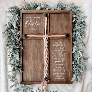 Un cordon de trois brins | Ce que Dieu a uni | Idée de cérémonie Trinity Braid ™ Unity Signalétique de mariage Panneau de mariage établi en tresse croisée