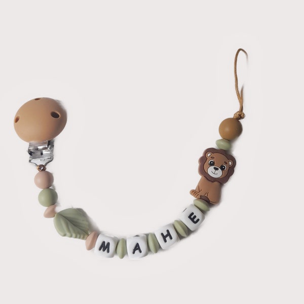 Personalisierter Savannah-Löwen-Schnullerclip, beige-braune Farbe, Geburtsgeschenk, Baby-Accessoire, Blatt-/Tiermuster