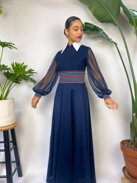 Amazing 1970's Dagger Collar Dress