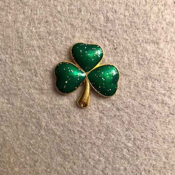 Sparkle Clover for Saint Patricks Day Needle Needle Minder | Etsy