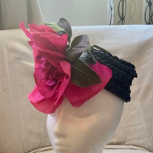 Fabulous Vintage 50s 60s BIG SILK Flower FASCINATOR / Straw Pillbox / Gene Doris New York