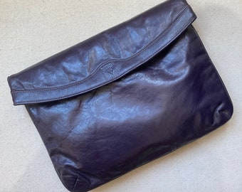 Vintage 70s ANNE KLEIN Leather Purse / Shoulder Bag / Envelope Clutch Option / Plum Color / Gold AK Lion Zipper Pull