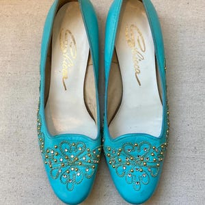 turquoise dress gold shoes With Gold Blue Dress Mustard Shoes Blue, Turquoise Dress, Gold Shoes, Blond Hair