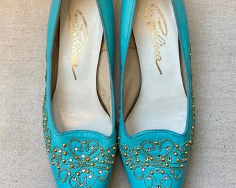 Vintage FLATS / Ballet Flats / TURQUOISE Blue Slip On Shoes + Low Heel / Jeweled Rhinestones +  Embroidery / Sbicca / 11