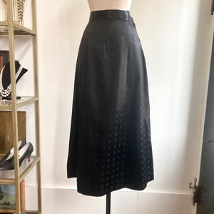 Vintage 40s Skirt / SATIN SILK EMBOSSED Dots / Midi Pencil Length / Side Metal Zip image 3