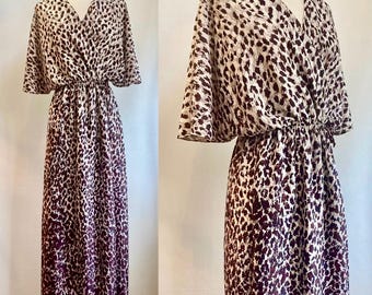 Bata vintage de los años 70 / Estampado de leopardo y guepardo / Vestido cruzado / Mangas de murciélago + Largo maxi / M-L