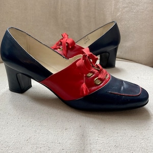Escarpins MOD vintage des années 60 / Mocassins à lacets / Bleu marine + rouge / Caprini / 8,5