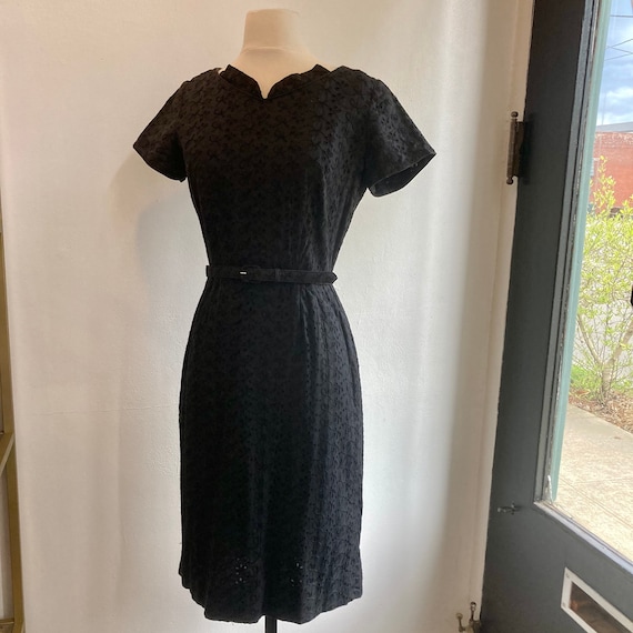 Vintage 50s WIGGLE Dress /  Cotton EYELET / Uniqu… - image 2