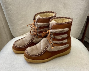 Vintage 60s SNOWLAND Snow Boots / Apres Ski / Faux Fur + Suede + Fleece Lined / Embroidered Detail / Laced + Wedge Heel / 9