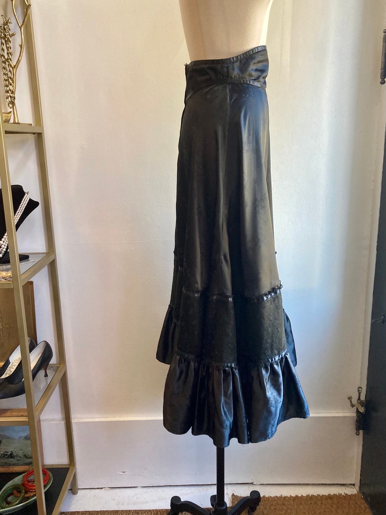 Vintage 80s Prairie Skirt / GUNNE SAX GUNNIES / Inky Black Silk Satin Lace / Corset Waist Ruffle Hem image 4