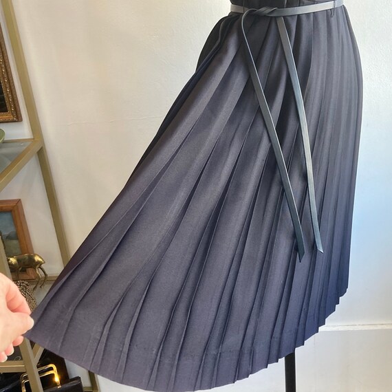 Classy Vintage 50s PLEATED SKIRT Dress / MINIMALI… - image 9